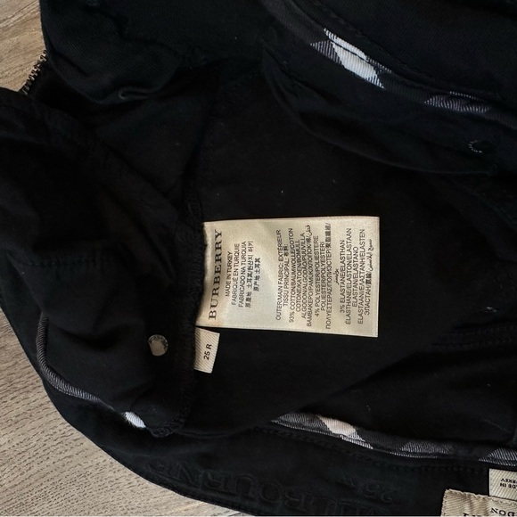 Authentic Burberry Black Dark Wash Denim Jeans
Size 25 - Picture 10 of 14